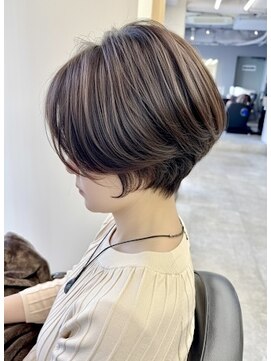 バッカ 横浜桜木町店(BACCA) 骨格補正で横顔美人に｜40代からの大人ショート