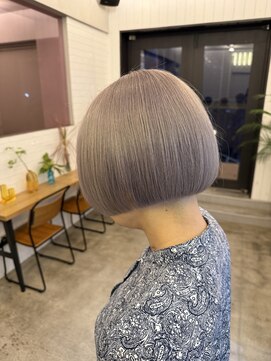 グッデイ ヘアー(GOOD DAY HAIR) 大人女性の上品シルバーブリーチボブ