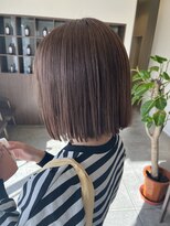 イーエス(E.S)&nbsp;切りっぱなしボブ×アッシュカラー