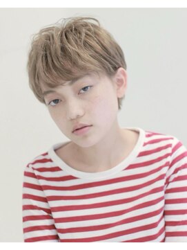 イリ ハイトーンベージュショート
