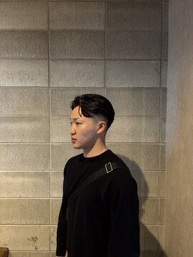 ワンワンオー バーバーショップ コンチネンタル(@110 BARBER SHOP continental) ミドルフェードツーブロックビジネスショート