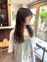レイジーアワーズ(Lazy Hours)&nbsp;ロングヘアの無造作ウェーブパーマ