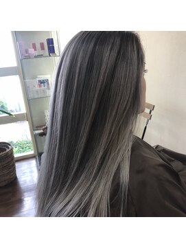 リズ オブ ヘアー(Lis of hair) ホワイトグレーパール☆【大橋】＠lis_oohashi