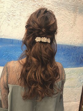 オルガ ヘアアンドメイク(Oluga hair&make) ツイストウェーブハーフアップ