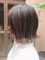 アーシュ(h[a:∫])&nbsp;ミニボブ  外はねスタイル  立体感ハイライト