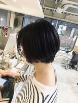 ルーカス(LUCAS)&nbsp;シルエットがキレイなショートボブ