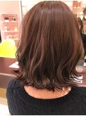 モカブラウンカラーでガーリーに