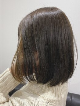 リジィ(Lijee)の写真/髪質に合わせた施術で理想のストレートに！毛先まで潤う柔らかな質感と指通り、艶感のある美髪へ導きます。