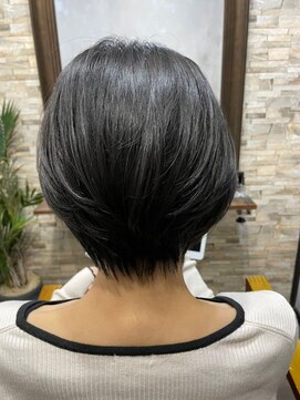 ハサミバイアトリエナガノ 千葉(8sami by atelier nagano) ショートボブ/センターパート/ツヤ髪/グラデーション/イヤリング