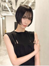 【町田翔也スタイル】ラインで魅せる、大人モードなミニマルショート
