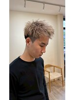 シフト(SHEEFT) ハイトーンカラーブリーチカラースパイラルパーマメンズカット