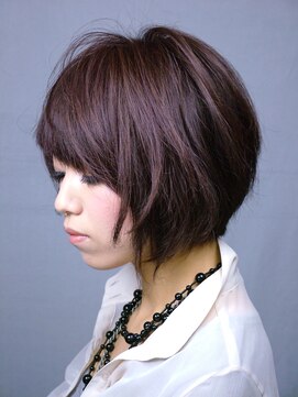 フォーシーズン四季(four season) かわいらしさの中に大人感を入れたつややかなボブスタイル