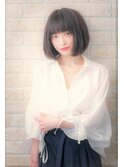 大人かわいい無造作カールとデザインカラー小顔丸みショートボブ
