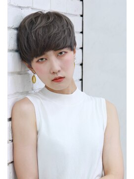 ザッツ 平井店(ZA'S) ダブルカラー透明感シルバーアッシュマニッシュショート