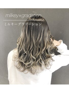 アイリス(iRIS) ミルクティー、グラデーション、ホワイトブリーチ、エクステ