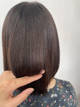 セラ(SERA) アルカリ縮毛矯正でハイダメージの髪に極ツヤ酸性ストレート