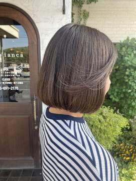 ヴィアンカ(Vianca) ワンカラーで決まるグレージュカラー