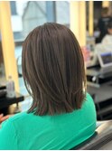 切りっぱなしボブ　外ハネ　アッシュ系カラー