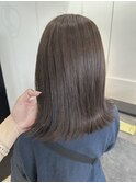 透明感ブリーチ無しアッシュベージュ切りっぱなし外ハネミディ