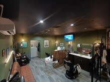 エン フロム ザ バーバー(縁 From the Barber)の雰囲気（シャンプー台が可動式なので移動することなく施術できます。）