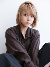 ジェニーバイメノン(JENNIE by Menon) レイヤーボブ　ミルクティーベージュ　デザインカラー