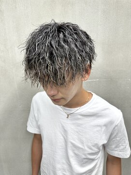 ダズルヘアーエイチ(DAZZLE hair H) ホワイトメッシュ+ツイストスパイラルパーマ