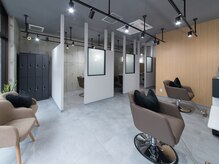 リジー 京橋(LYZY)の雰囲気(京橋エリア完全個室で周りを気にせず施術を受ける事が出来ます。)