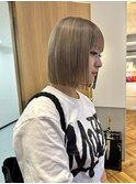 切りっぱなしボブ ミルクティーベージュ