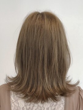 アール バイ ニーナ(R by NINA) 外はねくびレイヤー　＃札幌＃レイヤー