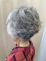 サンひまわり 高来店&nbsp;ウェーブが効いたショートスタイル