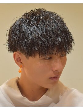 フリーク バーバーショップ 都島店(FREAK BARBER SHOP) 黒髪縦落ちツイストスパイラルパーマモテマッシュ