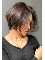 トルネード(TORNADO)&nbsp;外国人風海外前下がりショートボブグレージュ　n7.5.2