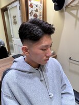 フォーコーナーズ(Four Corners)&nbsp;サイドパート/スキンフェード/バーバー