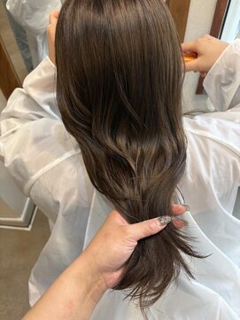 スケール(SCALE) 柔らか質感の透明感ブラウンロング