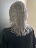 ホワイトウルフカット_ミディアムウルフ_ホワイトシルバー