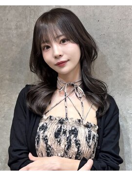 ベル 新宿(Belle) ミディアムレイヤー 顔まわりカット 前髪カット グレージュ