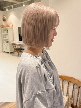 アモレット(amoretto) ハイトーン ボブ いりっぱなしボブ ブリーチ 顔周りレイヤー