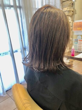 ティエル(Tiele) 外ハネx肩下スタイル