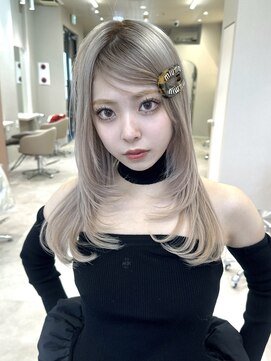 ニモ(NIMO.) レイヤーカットにベージュカラー