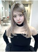 レイヤーカットにベージュカラー