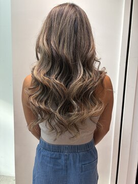 ステア ケース(stair case) グレージュハイライト　ロングハイライト