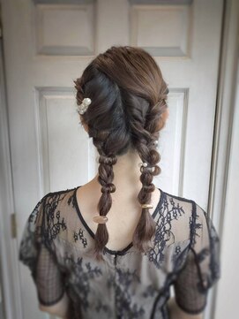 アロマ ヘアー ルーム 新宿3号店(AROMA hair room) アシメ　ツイン　編み下ろし　ヘアアレンジ