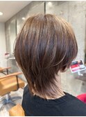 ハイレイヤーウルフシャギーカット×透明感ブラウン艶カラー
