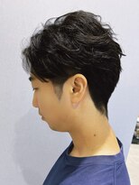 ギーク(Geek)&nbsp;【トレンド】フェザーパーマ×低めツーブロック大人ショート