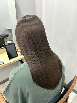カミエ(kamie) ツヤ感溢れるロングブラウン×トリートメント仕上げ