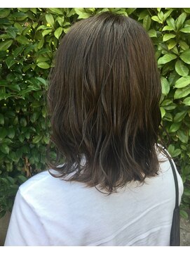 シーン(SCENE) ミディアムレイヤー/オリーブグレージュ/ゆる巻き［荒田］