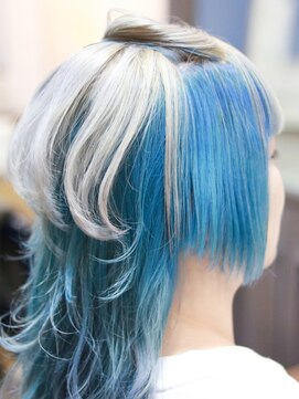 キミ(kimi) 【kimi自由が丘】インナーカラー×水色カラー×ウルフカット