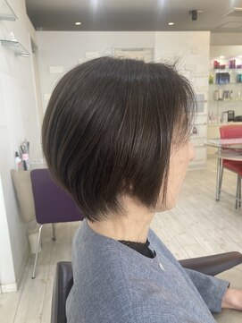 フェイバリットビューティシャルム(Favorite Beauty Charme) 耳掛けショート×白髪ぼかしカラー×上大岡駅