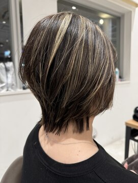 リルウ 阿倍野キューズモール(LILOU) 大人の前下がりハイレイヤーカット