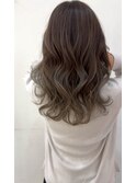 オリーブグレーのグラデーションカラー